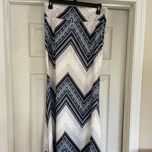 Patterned maxi skirt